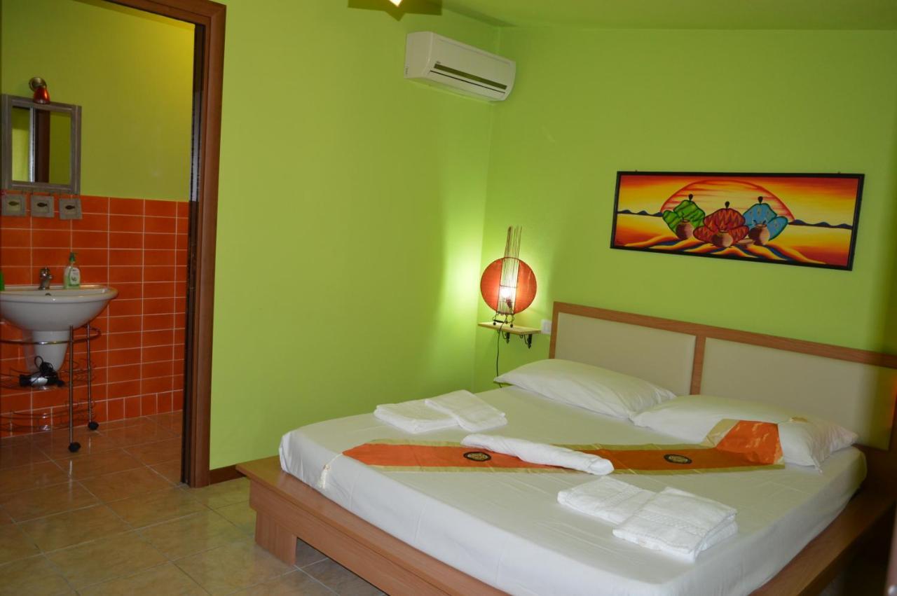 Butterfly House Bed & Breakfast อาลเกโร ภายนอก รูปภาพ